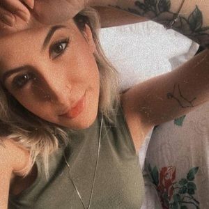 Meet your Posher, Larissa